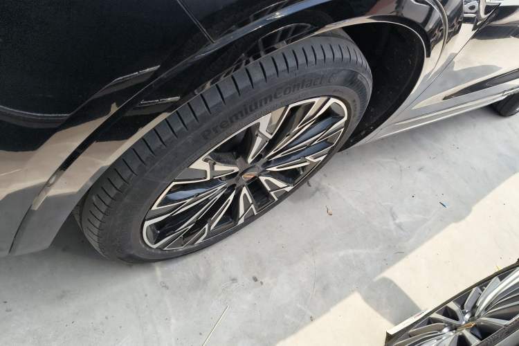 Used Hongqi HS5 2023 2.0T Four-Wheel Drive Flagship Pro Edition Left Front Wheel Hub