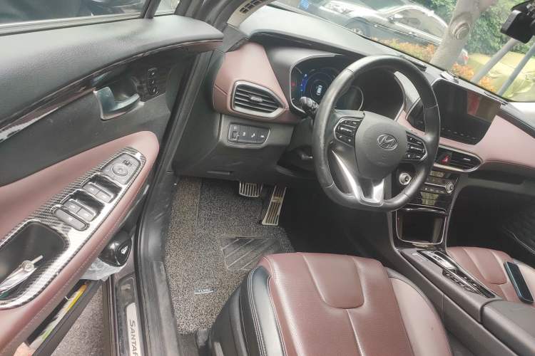 Used Hyundai Santa Fe 2019 380 TGDi TOP Automatic All-Wheel Drive Flagship (HTRAC) – China VI Standard Driver Seat