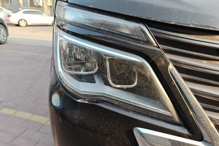 Used FORTHING Lingzhi 2023 M5L 1.6L Base Model 5 Seats Right Front Headlight