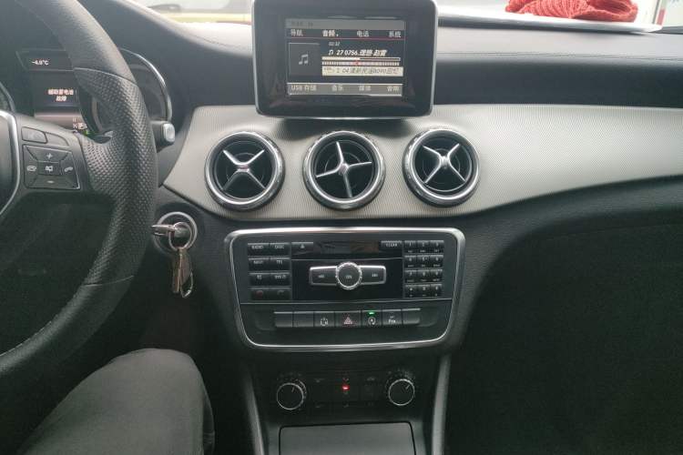 Used Mercedes-Benz GLA 2015 GLA 200 Fashion Model