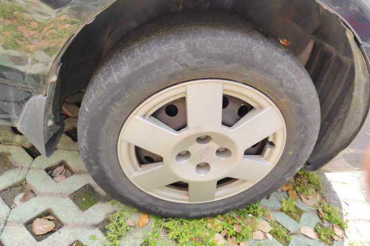 Used BYD F3 2014 1.5L Manual Comfort Model Right Front Wheel Hub