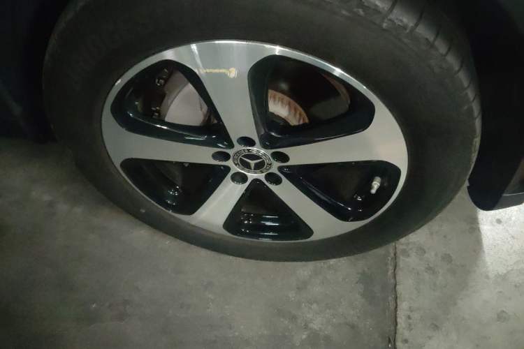 Used Mercedes-Benz GLC 2022 Facelifted GLC 260 L 4MATIC Dynamic Edition Right Front Wheel Hub