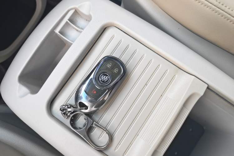 Used Buick GL8 2017 ES 28T Comfort Model China V Standard
