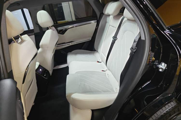 Used VOYAH FREE 2025 318 259 km All-Wheel-Drive Exploration Edition