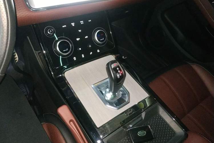 Used Land Rover Range Rover Evoque 2021 Range Rover Velar 249 PS R-Dynamic S Performance Edition
