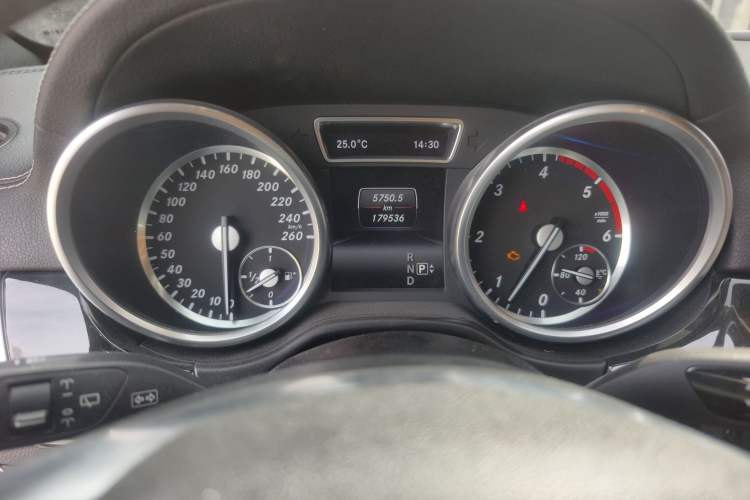 Used Mercedes-Benz GL-Class 2014 GL 350 CDI 4MATIC Odometer Close Up