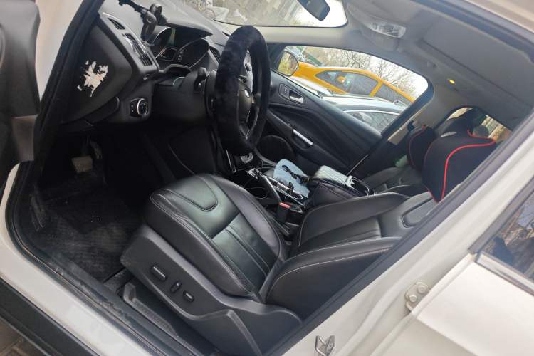 Used Ford Kuga 2015 2.0L GTDi Four-Wheel-Drive Sport Model