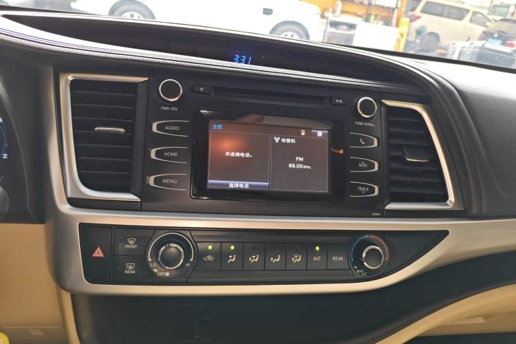 Used Toyota Highlander 2018 2.0T Four-Wheel Drive Elite Edition 7 Seats China VI Standard Audio And AC Panel