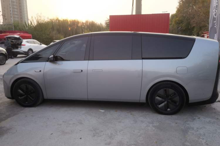 Used Li Auto MEGA 2025 Home Family Special Edition