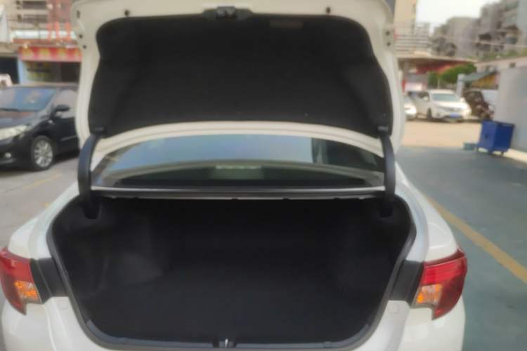 Used Toyota Reiz 2013 2.5V Elite Edition Trunk