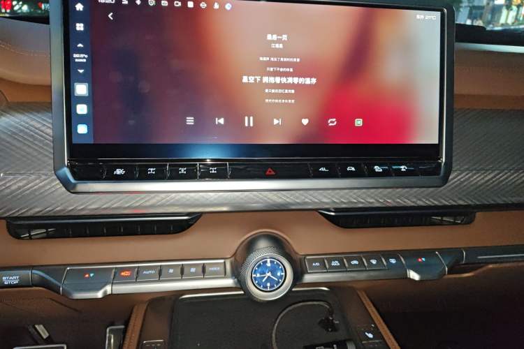 Used Tank 700 New Energy 2024 Hi4-T Extreme Edition Audio And AC Panel