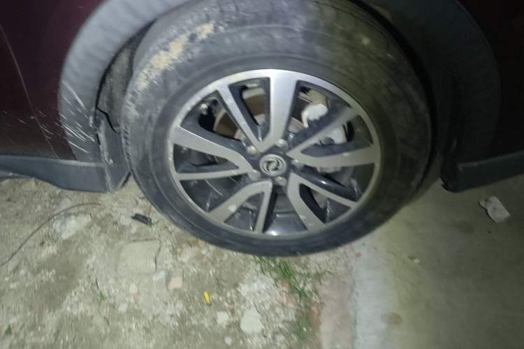 Used Dongfeng Fengon 580 2016 1.5T CVT Luxury Model Right Front Wheel Hub