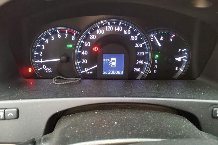 Used Toyota Crown 2011 2.5L Royal Special Edition with Leather and Sunroof