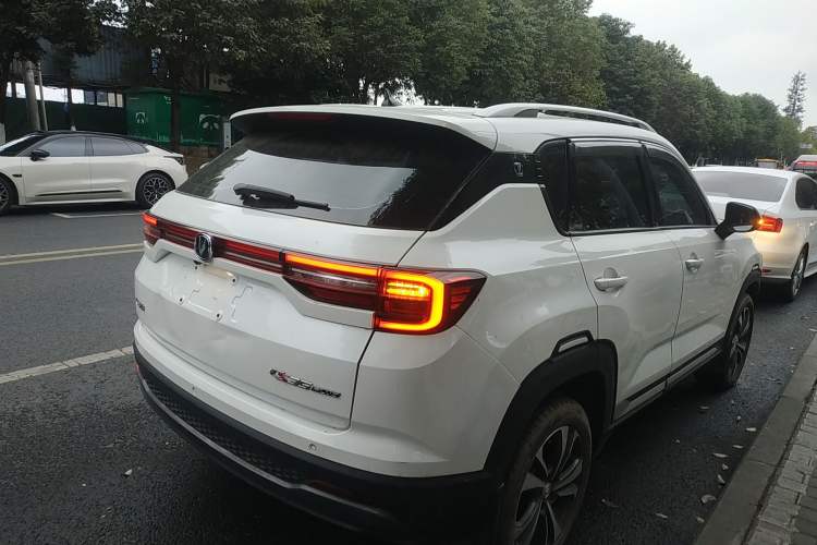 Used CHANGAN CS35PLUS 2021 Revised Version Glory Million Edition 1.6L Manual Luxury Edition
