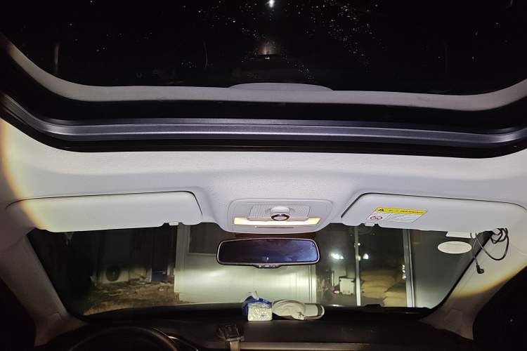 Used Roewe RX5 New Energy 2017 eRX5 50T Hybrid Connected Prestige Flagship Edition Headliner