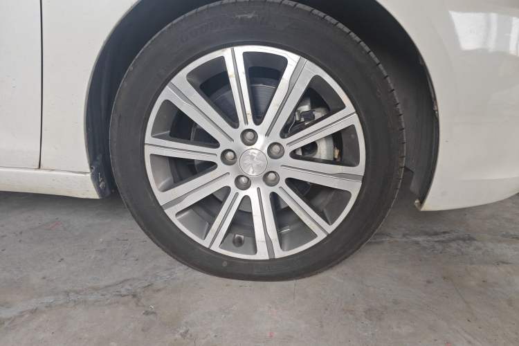 Used Peugeot 408 2016 1.6T Automatic Luxury Edition Right Front Wheel Hub