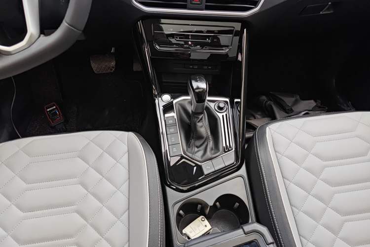 Used Volkswagen Tayron 2024 300TSI Two-Wheel-Drive Luxury Plus Advanced Version Gear Lever