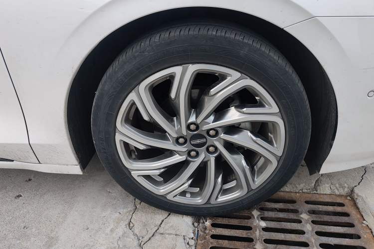 Used Lincoln Z 2022 Facelift iEnjoy Luxury Edition Right Front Wheel Hub