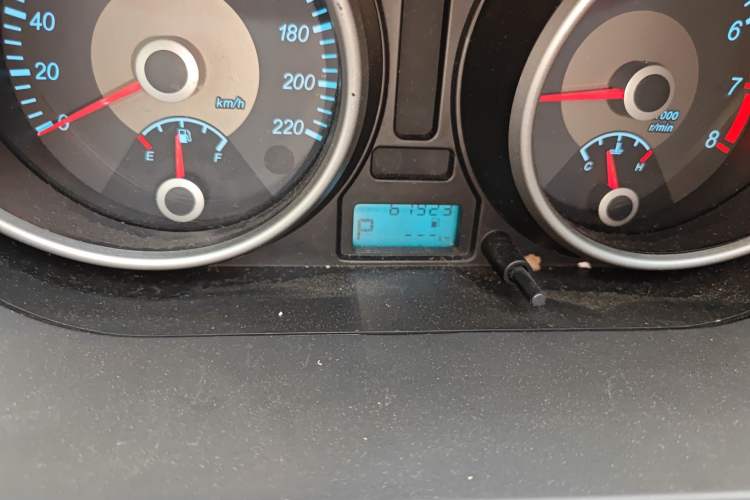 Used Buick Excelle 2013 1.5L Automatic Classic Model Odometer Close Up