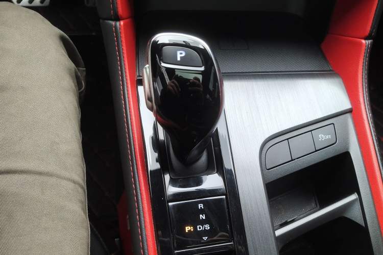 Used MG 6 2020 1.5T Automatic Trophy Luxury Edition Gear Lever