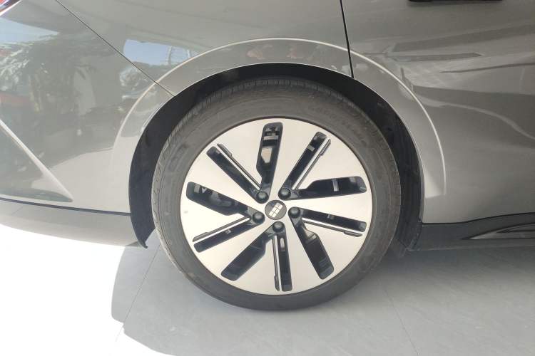 Used Geely Galaxy E8 2024 550 km Range Rear-Drive MAX