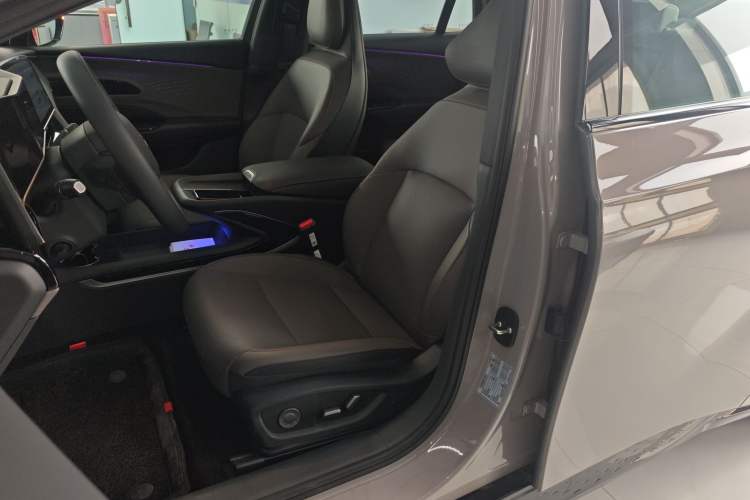 Used Hongqi EH7 2025 640 All-Wheel Drive Smart Selection Edition Left Front Seat