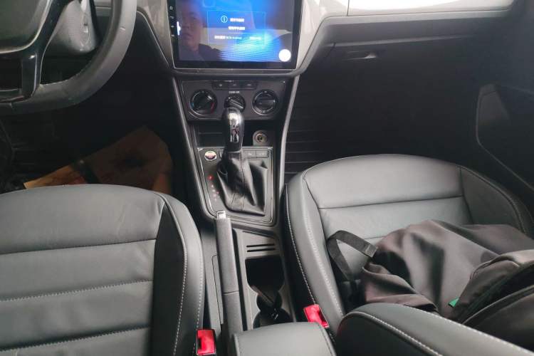 Used Volkswagen Lavida 2017 1.6L Automatic Comfort Edition Gear Lever