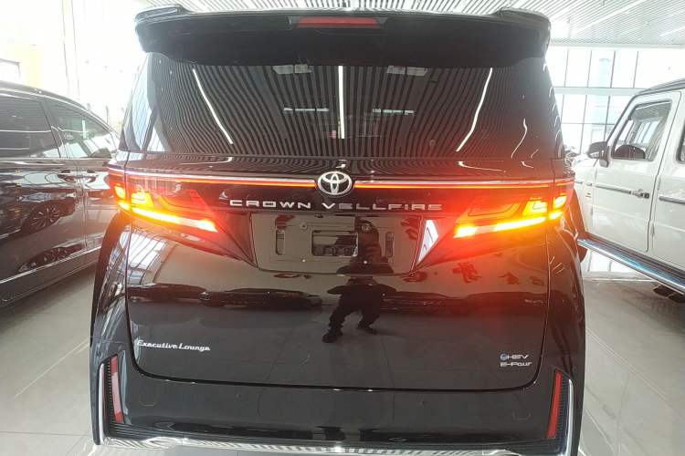 Used Toyota Vellfire 2024 Crown Dual-Engine 2.5L Ultimate Edition