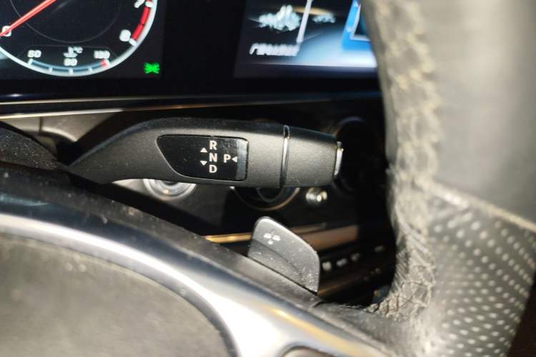 Used Mercedes-Benz E-Class 2016 E 300 L Sporty and Stylish Model
