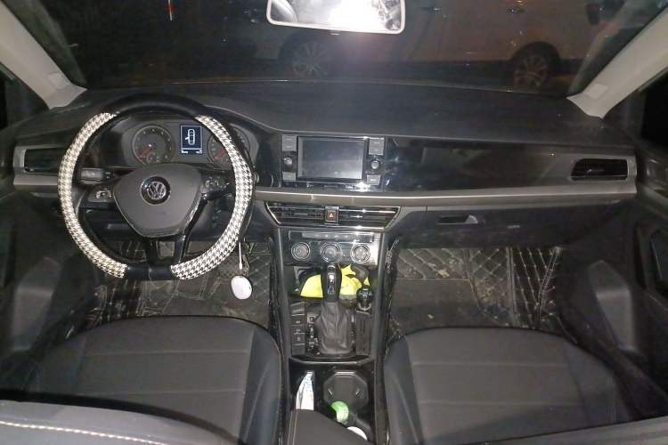 Used Volkswagen Lavida 2018 1.5L Automatic Comfort Edition China V Standard Center Console