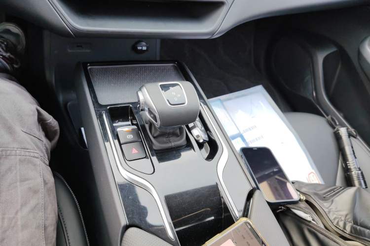 Used Hongqi E-QM5 2023 Base Travel Edition
