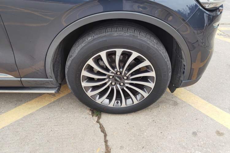 Used Lincoln Aviator 2021 3.0T V6 Four-Wheel Drive Zunya Edition Right Front Wheel Hub