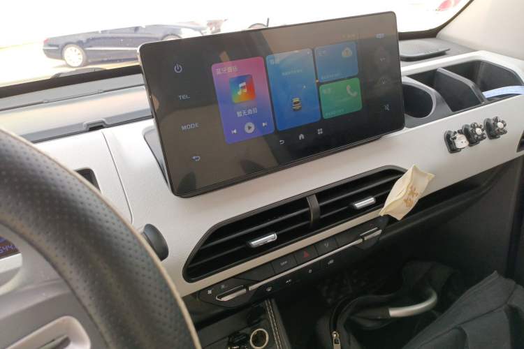 Used Geely Galaxy Panda 2023 Panda Mini 200km Endurance Bear Audio And AC Panel