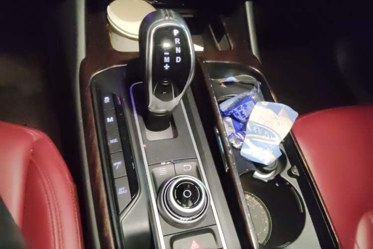 Used Maserati Levante 2016 3.0T Standard Edition Gear Lever