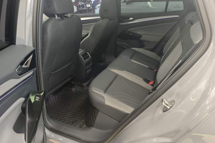 Used Volkswagen ID.4 CROZZ 2021 Long-Range Lite PRO Two-Wheel Drive Version Left Rear Seat