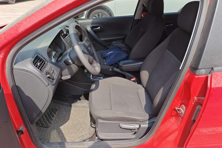 Used Volkswagen Polo 2013 1.6L Automatic Comfort Edition
