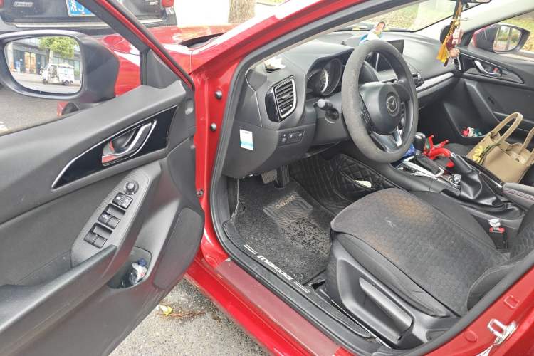 Used Mazda 3 Axela 2016 Sedan 1.5L Automatic Luxury Model