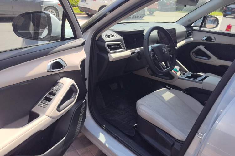 Used BYD Yuan UP 2025 Intelligent Driving Version 401 KM Dynamic Edition Driver Seat