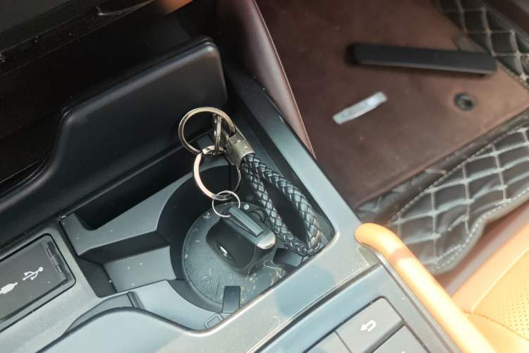 Used Lexus ES 2018 200 Excellence Edition China V Standard Vehicle Key