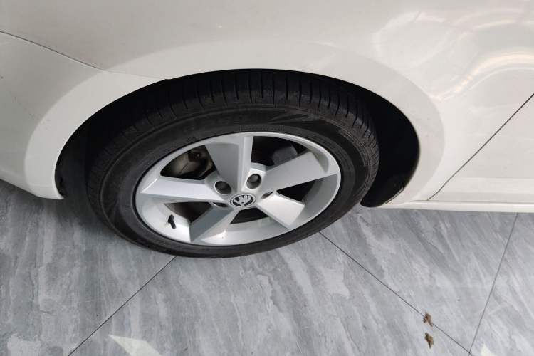 Used Skoda Octavia 2015 1.6L Automatic Yijun Edition Left Front Wheel Hub