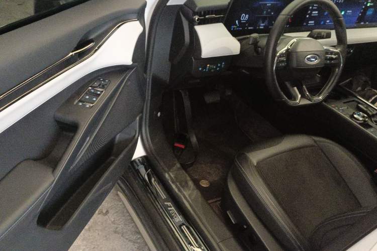 Used Ford EVOS 2022 EcoBoost 245 Style Edition Driver Seat