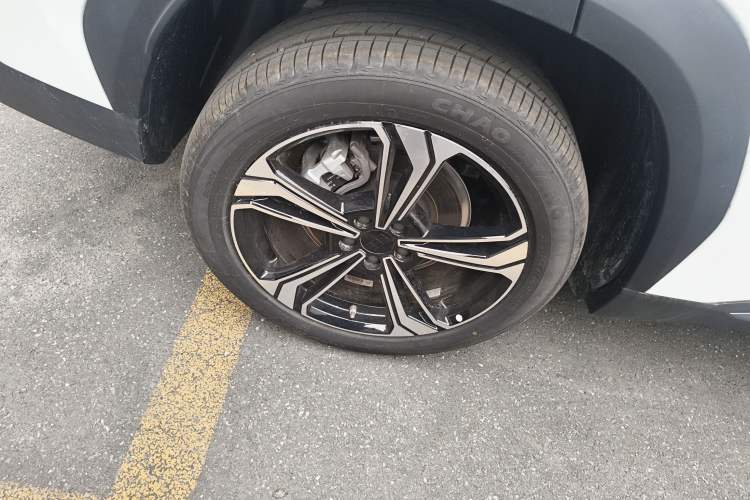 Used Geely Galaxy L7 2025 EM-i 115km Exploration Edition Right Rear Wheel Hub