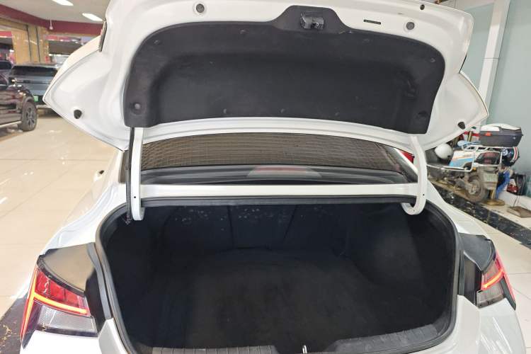 Used Hyundai Elantra 2022 240TGDi DCT LUX Prestige Edition
