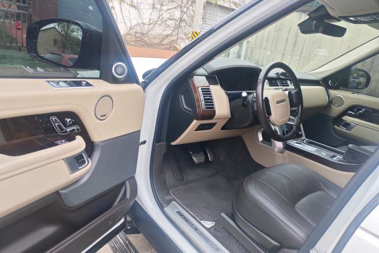 Used Land Rover Range 2021 3.0 L6 Century Extended Classic Edition Driver Seat