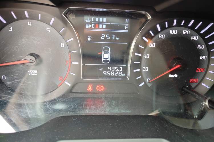 Used GAC Trumpchi GS4 2015 200T Manual Comfort Edition Odometer Close Up