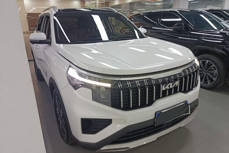 Used Kia Sportage R 2021 Ace 2.0L Splendid Edition Front Right 45 Deg