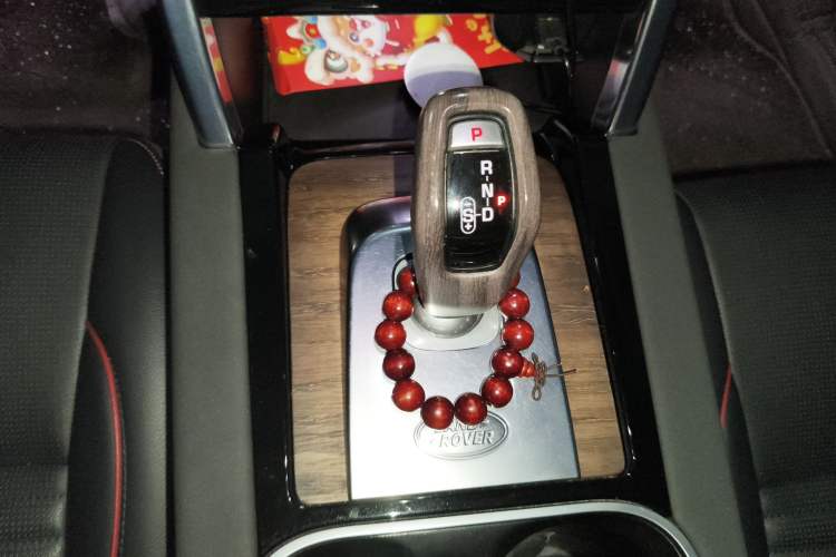 Used Land Rover Discovery Sport 2020 249 PS R-Dynamic Performance Edition Gear Lever