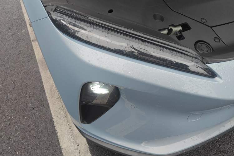 Used Nio ET5T 2023 75 kWh Touring Right Front Headlight