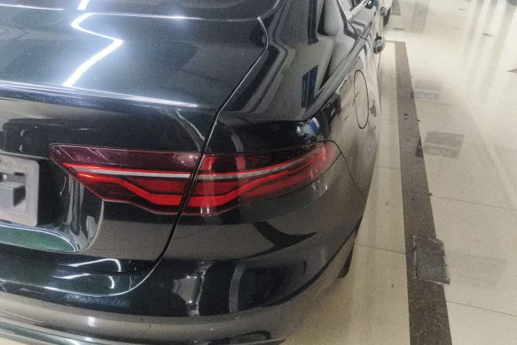 Used Jaguar XEL 2021 2.0T 250 PS R-DYNAMIC S Advanced Sport Edition Right Rear Taillight