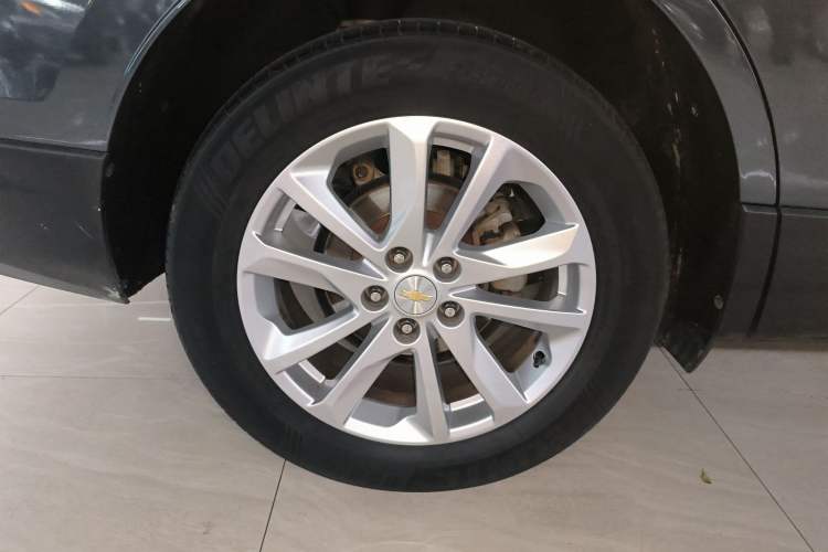 Used Chevrolet Equinox 2018 550T Automatic All-Wheel-Drive Explorer Edition Right Rear Wheel Hub